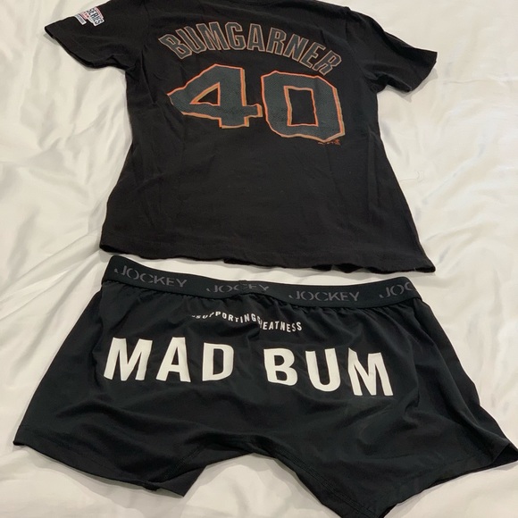 SF Giants Brian Wilson Jersey with accessories - Picture 9 of 16